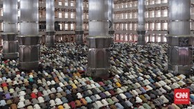 FOTO: Salat Jumat Pertama Ramadan 1446 H di Masjid Istiqlal
