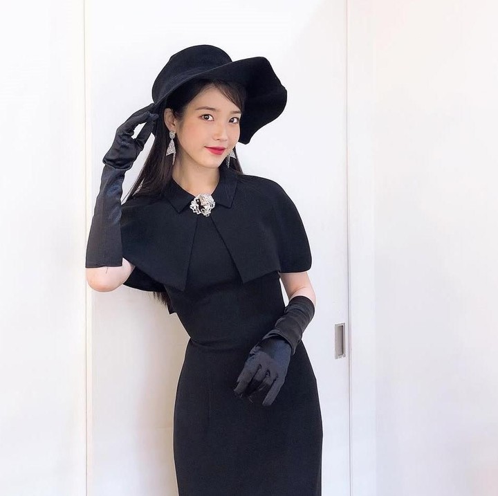 <p>Selain sukses di dunia tarik suara, IU juga mulai melebarkan sayap kariernya di dunia akting. Ia memulai debut akting sebagai peran pendukung di drama Dream High dan semakin dipuji saat berperan di <em>My Mister</em> dan Hotel Del Luna. (Foto: Instagram @dlwlrma)</p>
