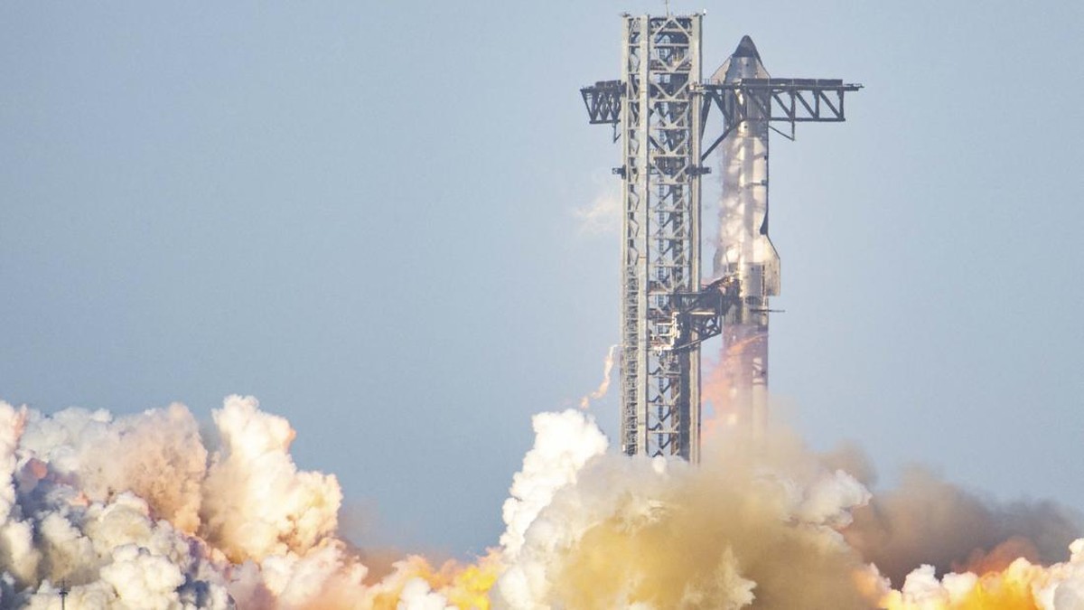 FOTO: Starship SpaceX Meledak dan Hancur Lebur di Angkasa