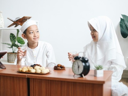 Tips Memilih Takjil dan Air Mineral yang Aman untuk Keluarga saat Puasa