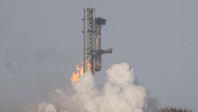 Sempat Hilang, SpaceX Elon Musk Meledak di Uji Terbang Kedelapan