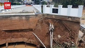 VIDEO: Satuan Zeni TNI AD Dikerahkan Perbaiki Jembatan Kemang Pratama