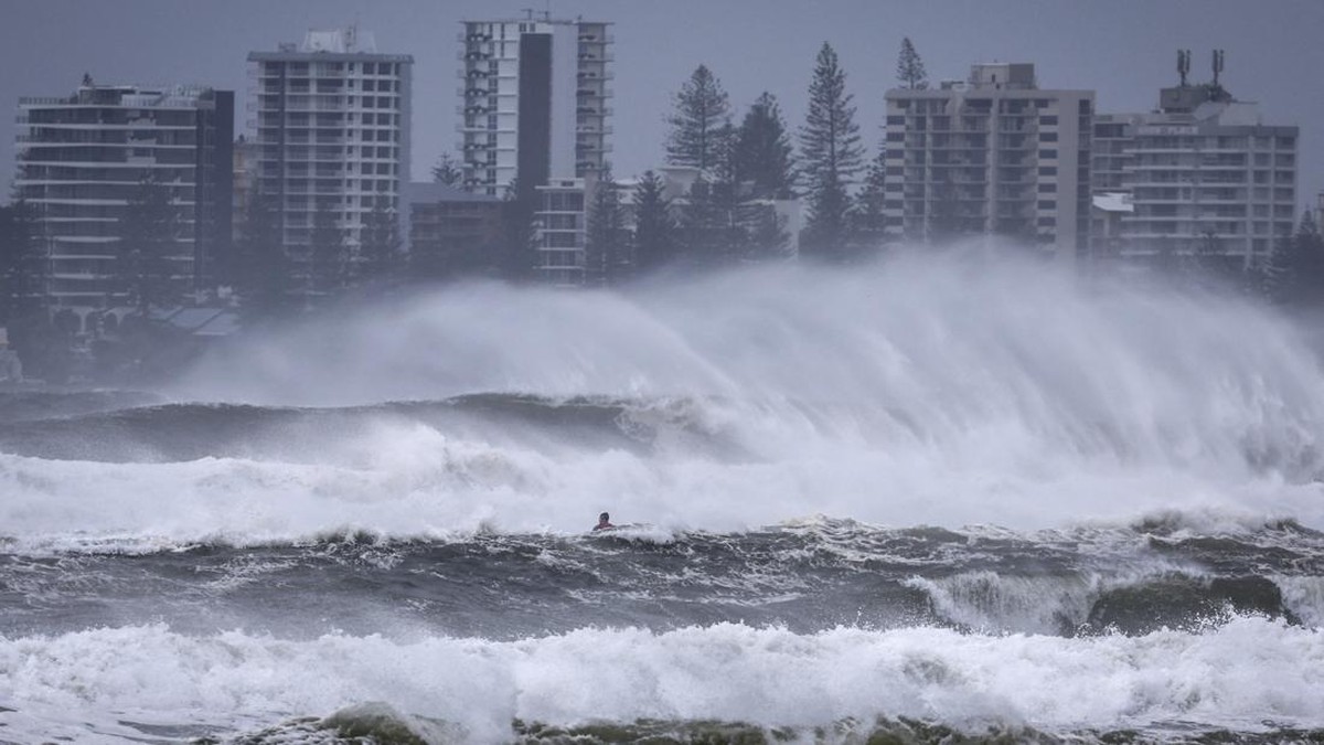 FOTO: Australia Nyalakan Alarm Jelang Terjangan Topan Alfred