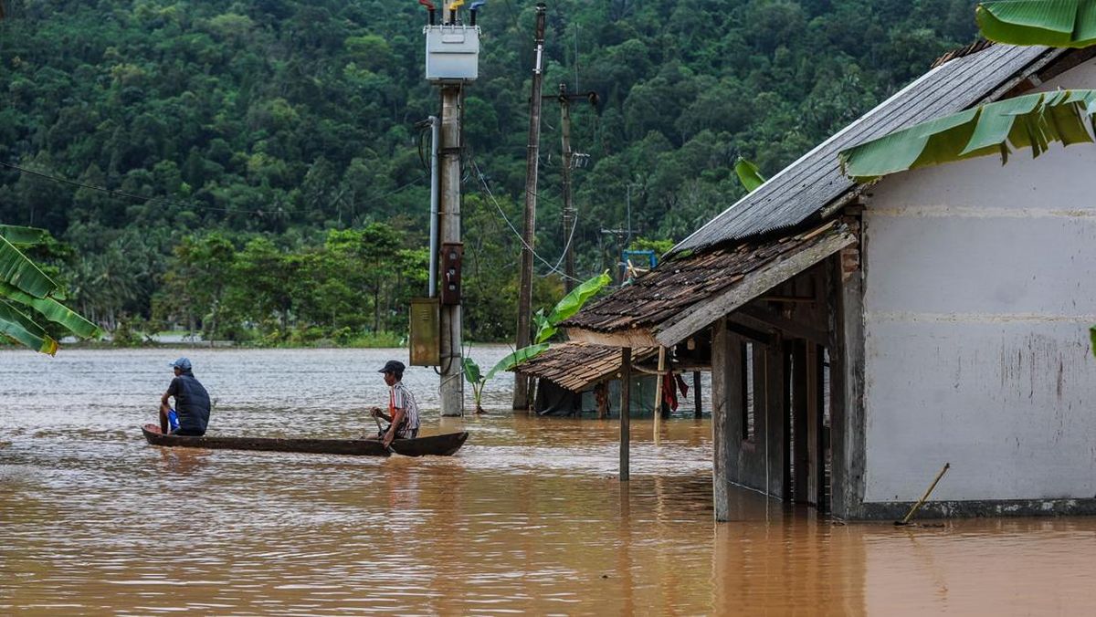 1 Orang Hilang dan 2.000 Warga Terdampak Banjir dan Longsor di Madiun