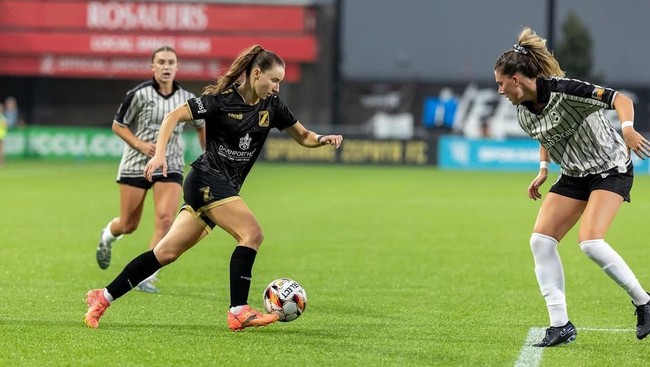 Striker timnas wanita Bosnia dan Herzegovina, Emina Ekic, bersuara kepada pesepakbola muslim di dunia untuk tak takut mengaku sedang berpuasa Ramadan.