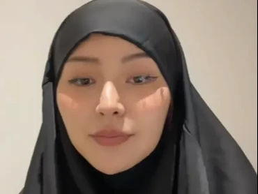 Bintang Film Dewasa Jepang Kae Asakura 'Rae Lil Black' Jadi Mualaf