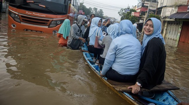 FOTO: Wajah Bandung Selatan Diterjang Banjir Luapan Sungai Citarum