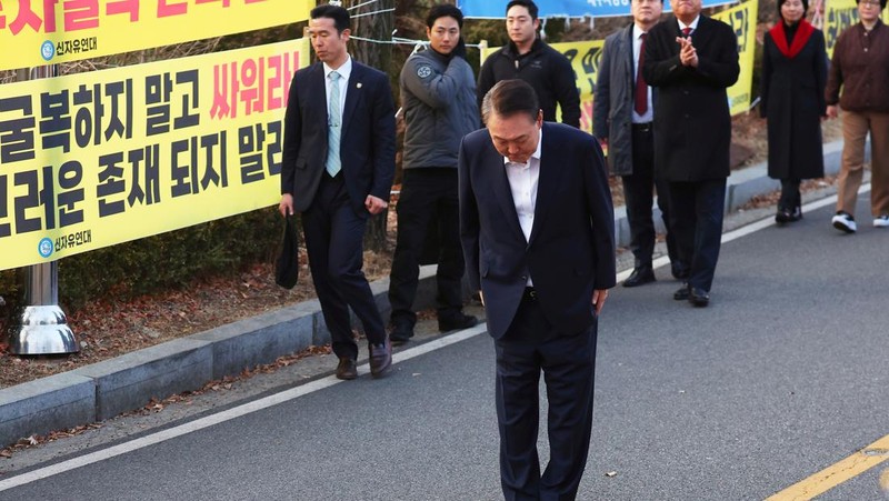 Presiden Korea Selatan (Korsel) yang mana dimakzulkan Yoon Suk Yeol dibebaskan dari tahanan pada hari Hari Sabtu (8/3/2025). (Kim Do-hun/Yonhap via AP)