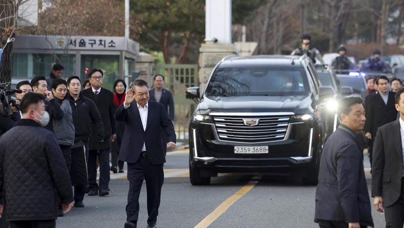 Presiden Korea Selatan (Korsel) yang tersebut dimakzulkan Yoon Suk Yeol dibebaskan dari tahanan pada hari Hari Sabtu (8/3/2025). (Kim Do-hun/Yonhap via AP)