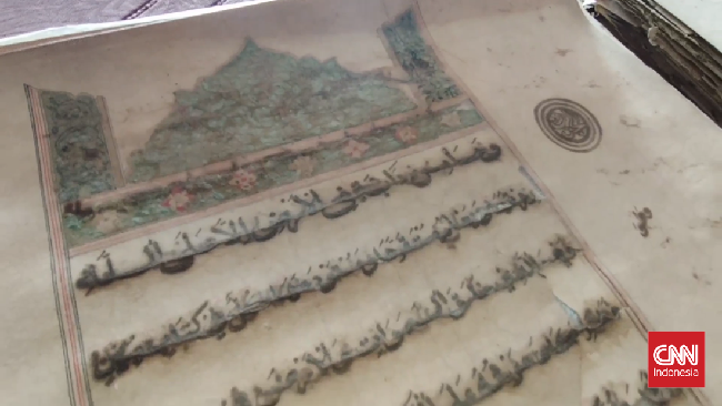 Al Qur'an berusia 400 tahun yang merupakan bukti sejarah penyebaran Islam di Sulawesi Selatan, masih tersimpan rapi di Museum Balla Lompo, Kabupaten Gowa.