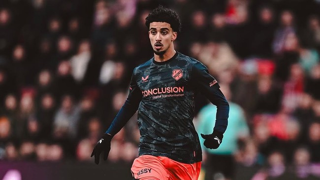 Senior Ivar Jenner di Utrecht Kesulitan Jalani Puasa Minggu Pertama Gelandang FC Utrecht Zidane Iqbal mengaku kesulitan menjalani ibadah puasa Ramadan minggu pertama di Liga Belanda Eredivisie.