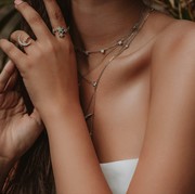 5 Aksesori Bold Statement yang Bikin Penampilan Makin Stand Out di Hari Raya