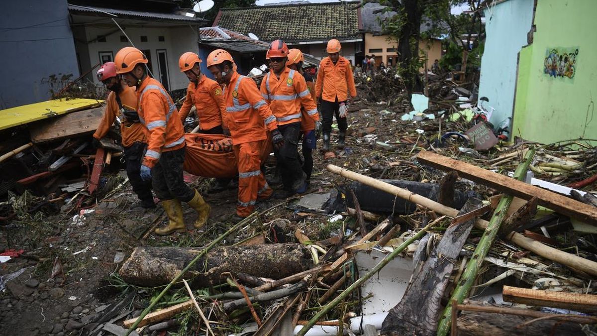 Dampak Banjir Sukabumi: Ratusan Rumah dan 16 Jembatan Desa Rusak