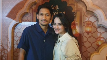 img-title Ibnu Jamil & Ririn Ekawati Antusias Bukber di Luar Rumah