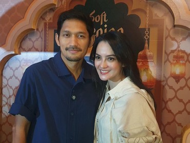 Ibnu Jamil & Ririn Ekawati Antusias Bukber di Luar Rumah