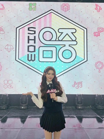 6 Idol K-Pop Perempuan yang Jadi MC Show! Music Core, Terbaru Ada A-na Hearts2Hearts