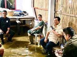 Video: Momen Prabowo Telepon Pejabat Saat Tinjau Banjir di Bekasi