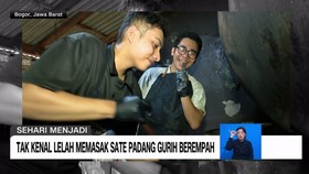 VIDEO: Sehari Menjadi Pengusaha Sate Padang