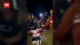 VIDEO: Tanggul Sungai Cinangka Purwakarta Jebol, Warga Dievakuasi