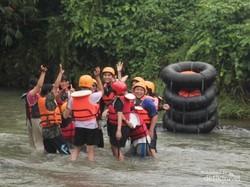 Rafting-Tubing di Desa Wisata Neglasari Bogor
