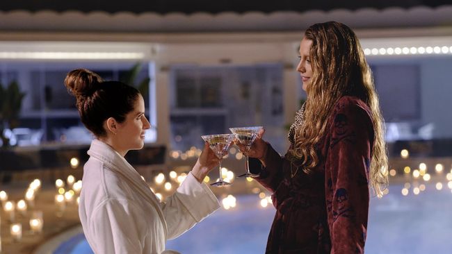 Sutradara Paul Feig membantah rumor dua bintang Another Simple Favor, Anna Kendrick dan Blake Lively, berseteru.