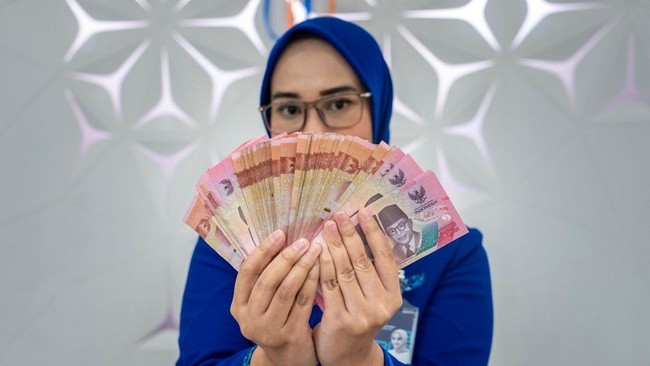 BRI telah menyiapkan uang tunai sebesar Rp32,8 triliun untuk mengantisipasi peningkatan kebutuhan transaksi tunai masyarakat selama momen Hari Raya Idulfitri.