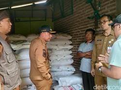 Bupati Probolinggo dan Panja Pupuk DPRD Sidak Kios Pupuk di Krejengan