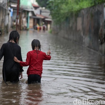 Pemerintah Modifikasi Cuaca demi Kurangi Curah Hujan, Bagaimana Pandangan Islam?