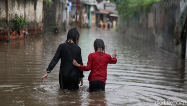 Pemerintah Modifikasi Cuaca demi Kurangi Curah Hujan, Bagaimana Pandangan Islam?