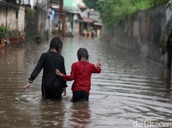 Pemerintah Modifikasi Cuaca demi Kurangi Curah Hujan, Bagaimana Pandangan Islam?
