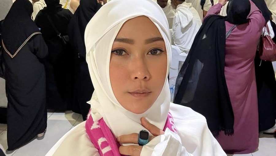 Inul Daratista Inul Daratista umrah.