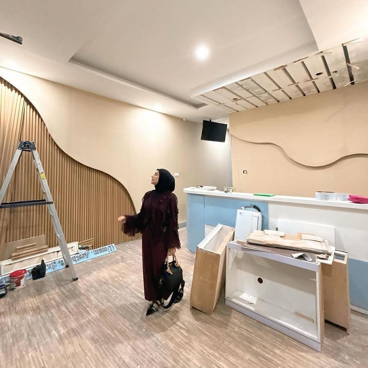 <p>Bunda sedang bingung memilih <em>outfit</em> yang cocok untuk acara buka bersama alias bukber? Tak perlu khawatir, karena ada beberapa inspirasi <em>outfit</em> modis ala Irish Bella yang dapat Bunda ikuti. (Foto: Instagram@_irishbella_)</p>