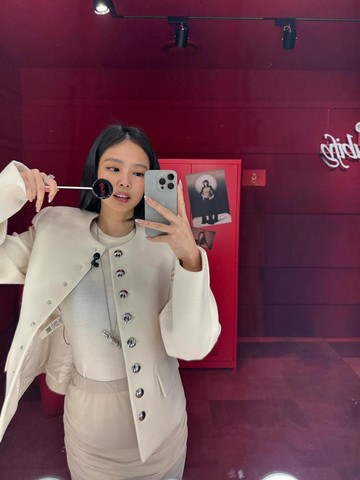 img-title Tren Jaket Musim Semi Ala Idol K-Pop yang Bisa Kamu Tiru