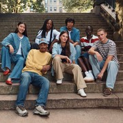 Tren Celana Longgar Balik Lagi! Levi's Hadirkan Desain Trendi Super Wide & Super Baggy