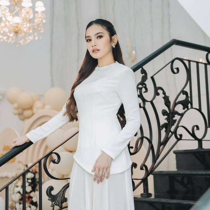 <p>Banyak netizen yang terpukau dengan tubuh langsing Mahalini setelah melahirkan, Bunda. “Ini gmau spill apa gitu pas lg hamil atau pola makanannya gmn,” tulis akun <em>@nadd****.</em> “Mahalini bodynya habis lahiran tetep kyak gadis woiii,” tulis akun <em>@viiviiiiap****. </em>(Foto: Instagram@mahaliniraharja)</p>