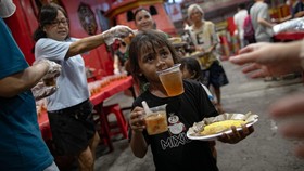 FOTO: Buka Puasa Bersama di Vihara Glodok, Rayakan Toleransi