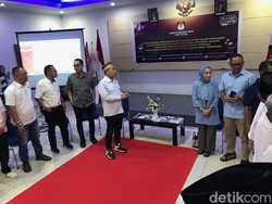 Naili-Ome Resmi Daftar PSU Pilkada Palopo di KPU, Diantar Trisal Tahir