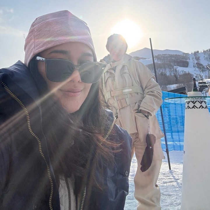 <p>Selama liburan main ski di Jepang, Nana dan Naysilla kerap mengabadikan momen kebersamaan. Keduanya terlihat bahagia bisa menghabiskan momen spesial bersama di awal tahun 2025 ini. (Foto: Instagram @naymirdad/ @nanamirdad_)</p>