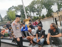 Reaksi Preman Belum Pensiun di Garut Saat Ditanya Puasa Atau Tidak