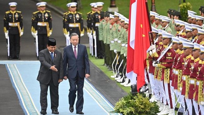 Presiden RI Prabowo Subianto mengenang peran Presiden Soekarno dan Ho Chi Minh dalam menjalin hubungan diplomatik antara Vietnam dengan Indonesia.