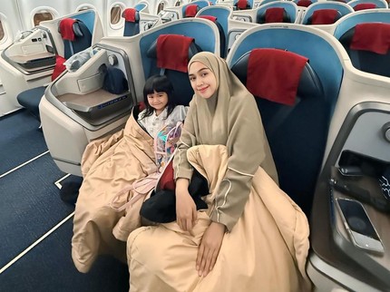 Momen Ria Ricis Ajak Moana Ikut Umrah di Bulan Ramadhan, Ini 7 Potretnya