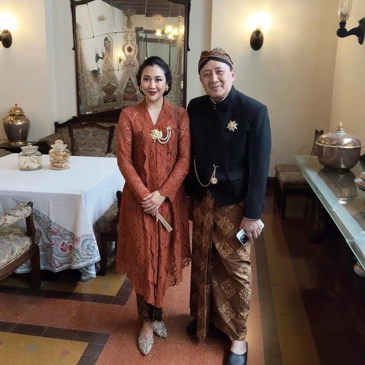 <p>Artis sekaligus penyanyi, Sherina Munaf, belum lama ini berkesempatan untuk menghadiri acara yang diadakan oleh Pangeran Solo, Bunda. Momen ini dibagikan langsung melalui laman Instagram miliknya. (Foto: Instagram: @sherinamunaf)</p>