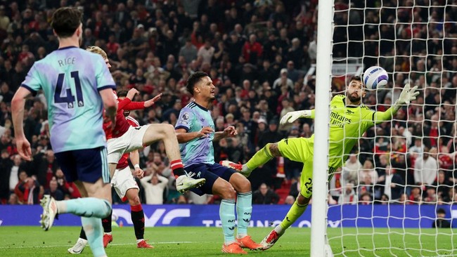 Arsenal Gagal Juara, David Raya Rebut Golden Glove Kiper Arsenal David Raya meraih penghargaan Golden Glove atau kiper terbaik Liga Inggris 2024/2025.