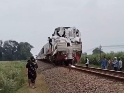 Tabrakan KA Kertanegara Vs Truk di Kediri, Lokomotif Hancur