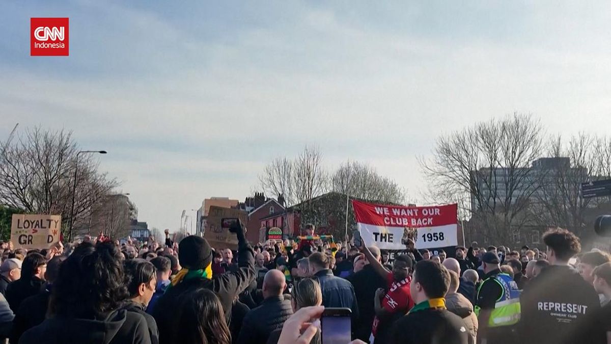 VIDEO: Protes Besar di Old Trafford, Fans MU Desak Glazer Angkat Kaki