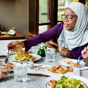 7 Tips Berpuasa Sekalian untuk Diet Turunkan Berat Badan agar Langsing saat Lebaran!