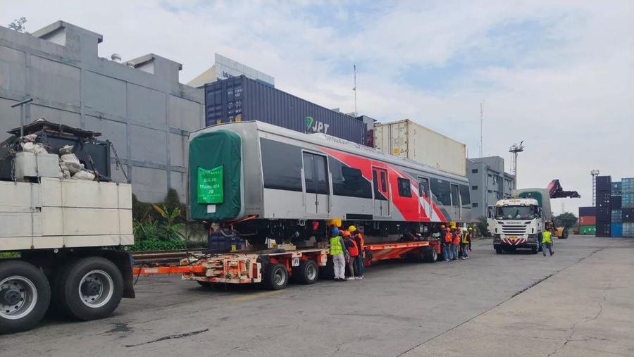 24 Gerbong KRL China Tiba di Pelabuhan Priok, Ini Dia Penampakannya