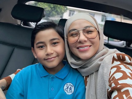 7 Potret Bambang Anak Meisya Siregar dan Bebi Romeo, Disebut Makin Ganteng Bun