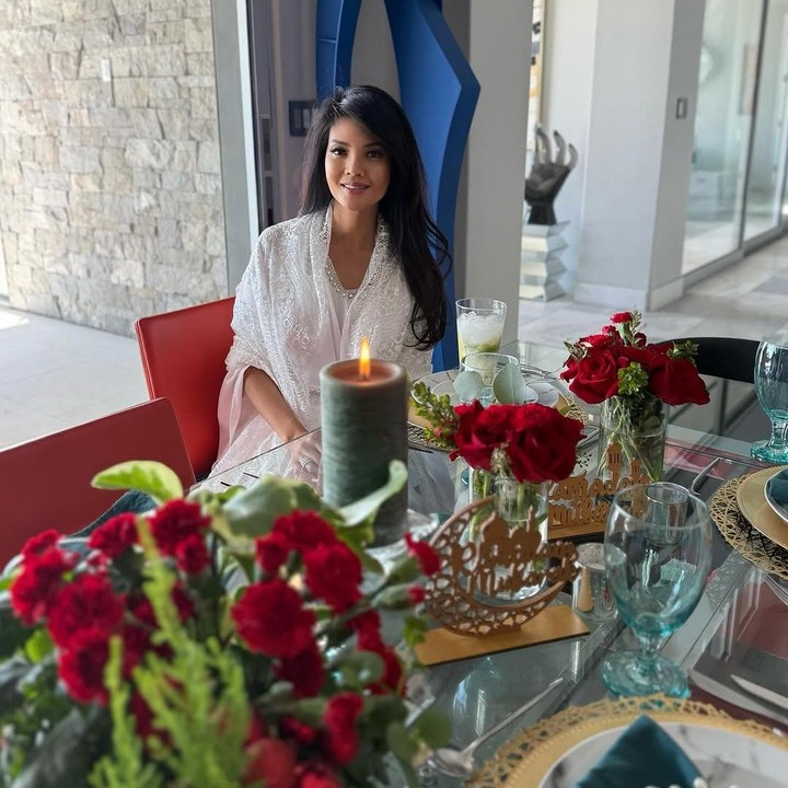 <p>Chef cantik Farah Quinn turut menikmati bulan suci Ramadhan bersama keluarganya, Bunda. Beberapa waktu lalu, dirinya bahkan membagikan momen kala berbuka. (Foto: Instagram @farahquinnofficial)</p>