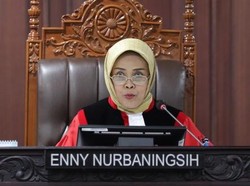 Hakim MK Ceramahi Panjang Lebar Penggugat UU WNI Bawa-bawa Anies hingga Raffi